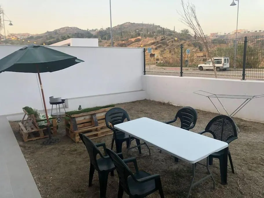 Bajo Con Jardin En Primera Linea De Playa Málaga Apartman