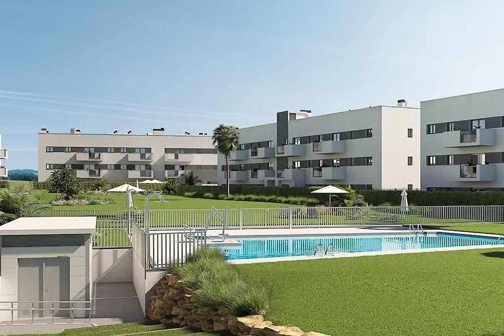 Bajo Con Jardin En Primera Linea De Playa Málaga