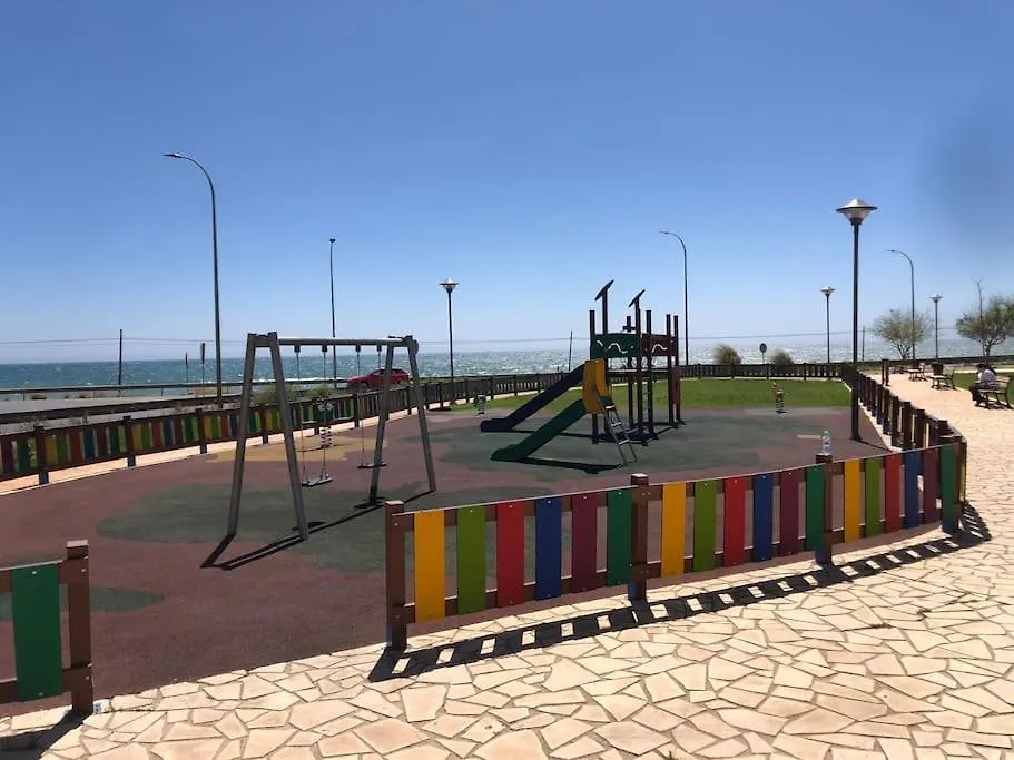 Bajo Con Jardin En Primera Linea De Playa Málaga