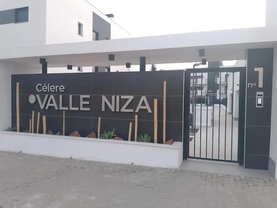 Bajo Con Jardin En Primera Linea De Playa Málaga Spanyolország