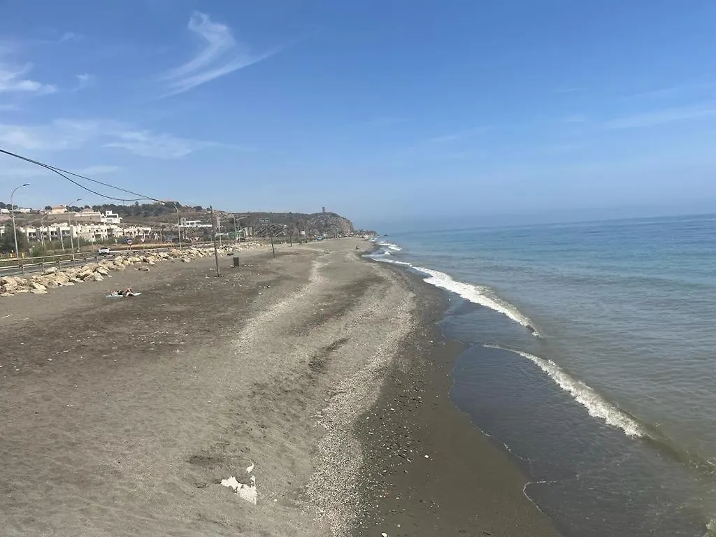 Bajo Con Jardin En Primera Linea De Playa Málaga Apartman