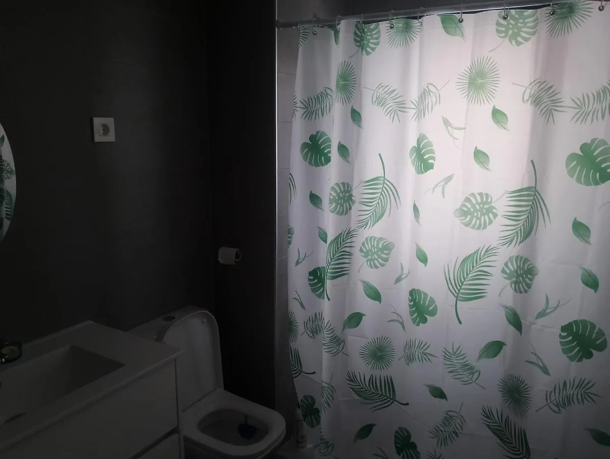 Bajo Con Jardin En Primera Linea De Playa Málaga Apartman